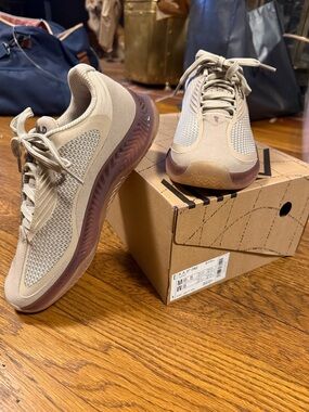 NEVER WORN - RAD Global R.A.D One in Tuffet, women’s 8, men’s 6.5